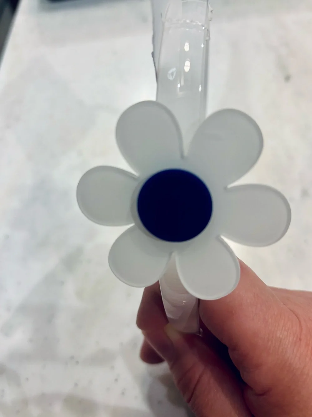 Tahari Opaque Headband with White Daisy and Navy Center